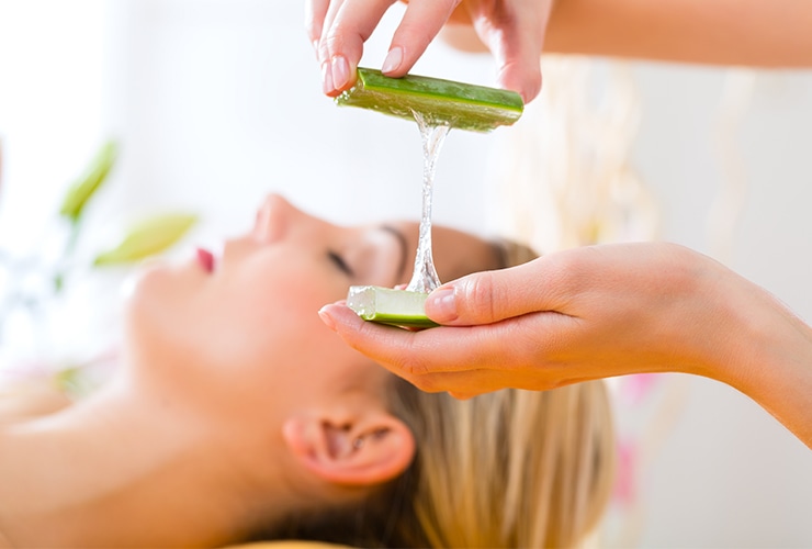 top 10 beauty benefits of aloe vera feat